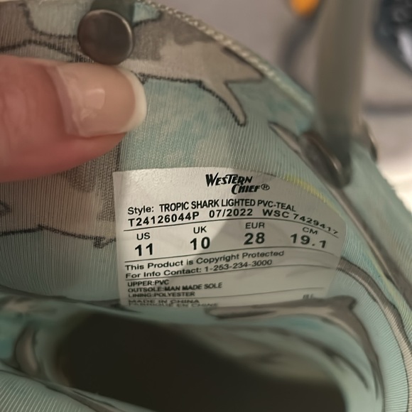 Light Up Rain Boots - Picture 3 of 4